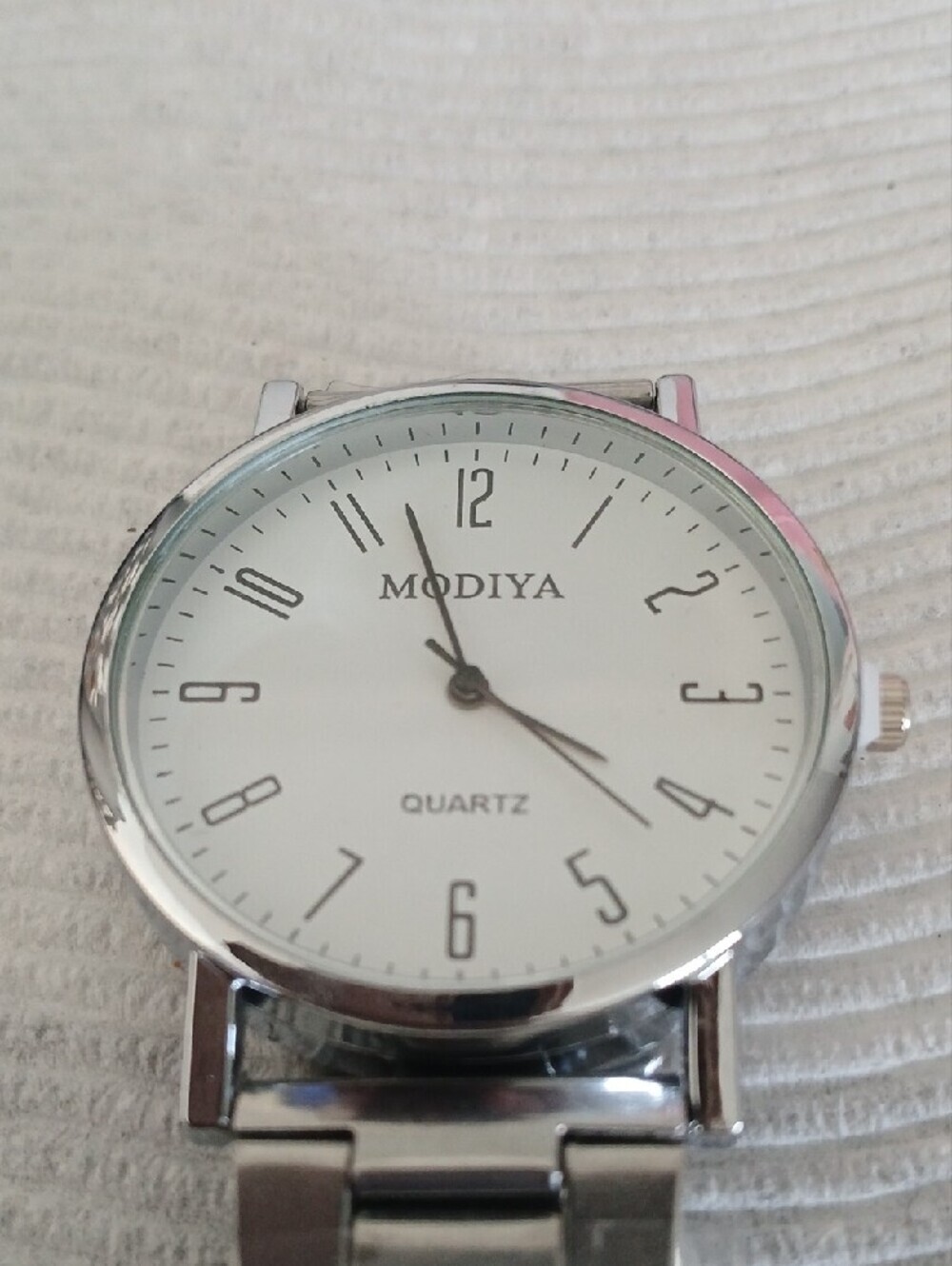 Men’s Silver Stainless Steel Quartz Watch - Silver Dial - Picture 3 of 6